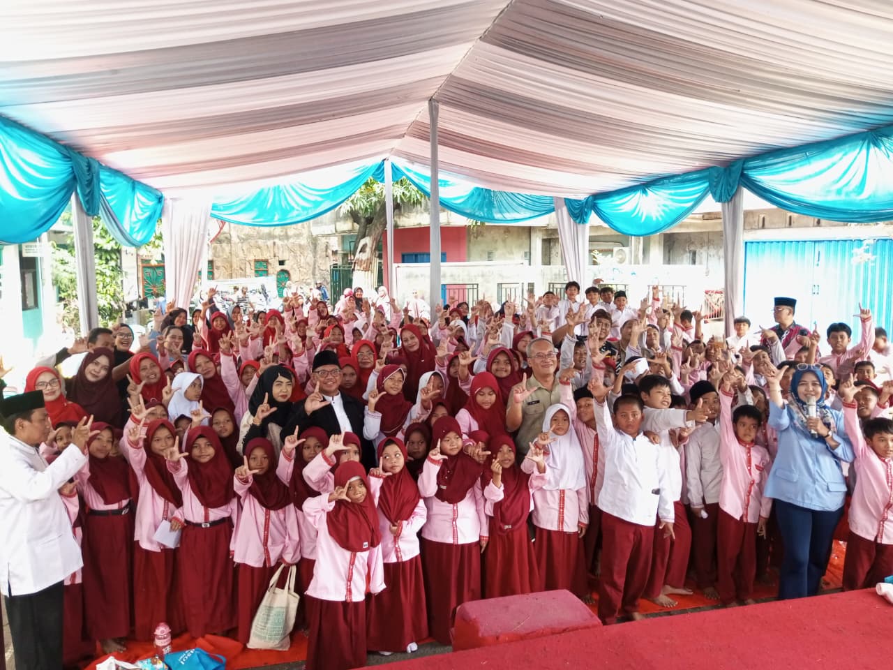 KAREDOK (Kreasi Aksi Rekreasi Dongeng Keliling)